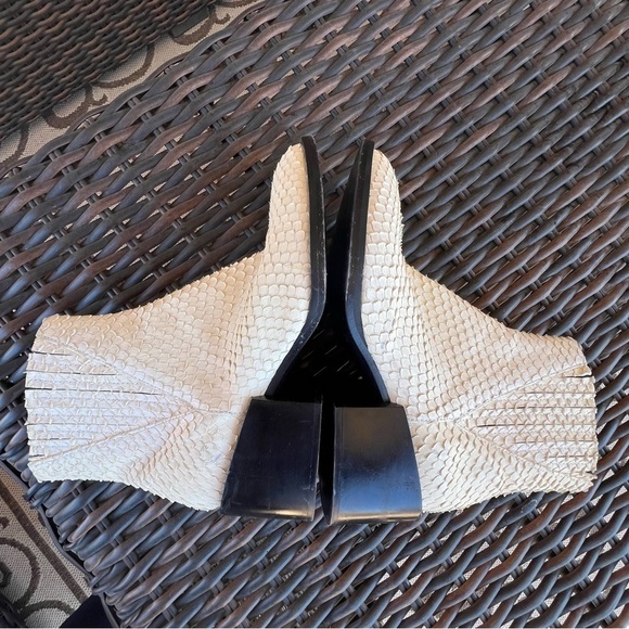 Real Snake Skin Steven by Steve Madden Chelsea booties, western chic, cream,sz 9 - Picture 14 of 17